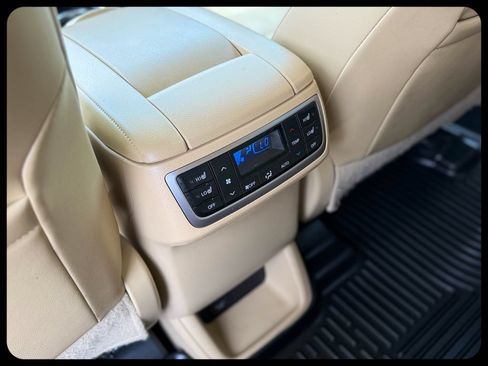 Used 2016 Toyota Highlander Limited Platinum FWD image 21