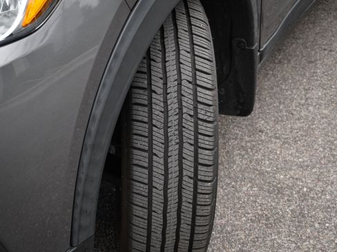 Used 2019 Nissan Kicks S image 3