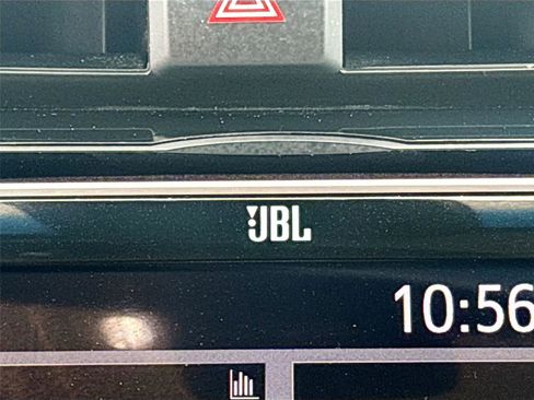 Used 2018 Toyota Camry XLE image 19