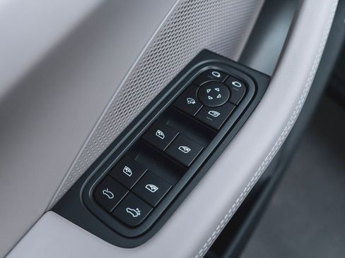 New 2025 Porsche Macan Turbo Electric image 32