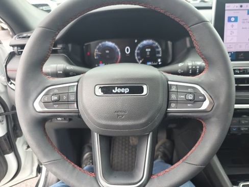 Used 2025 Jeep Compass Trailhawk w/ Trailhawk Elite Group AWD/4WD image 26