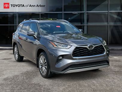 Certified 2025 Toyota Highlander Platinum