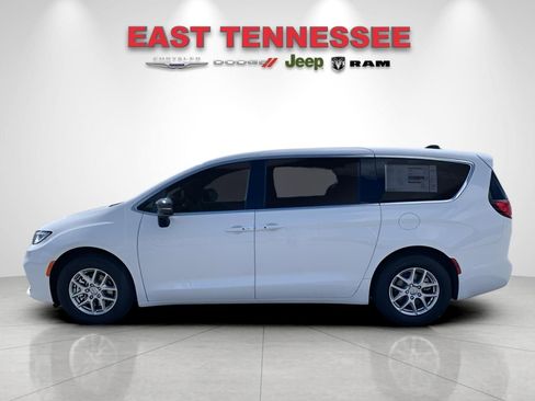 New 2026 Chrysler Pacifica Select image 6