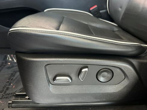 Used 2023 Cadillac Escalade Premium Luxury RWD image 13