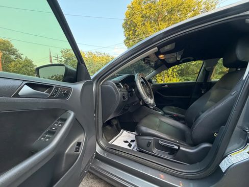 Used 2014 Volkswagen Jetta SE FWD image 17