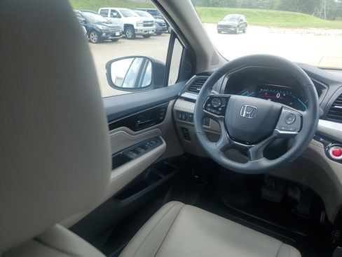 Used 2023 Honda Odyssey Touring image 17