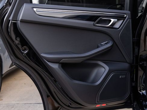 Certified 2026 Porsche Macan AWD/4WD image 35