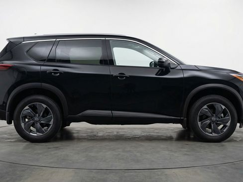 Used 2025 Nissan Rogue SV FWD image 11