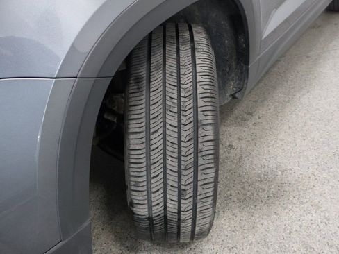 Used 2022 Volkswagen Taos SE image 4