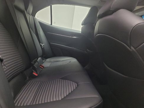 Used 2018 Toyota Camry SE w/ Moonroof Package FWD image 19