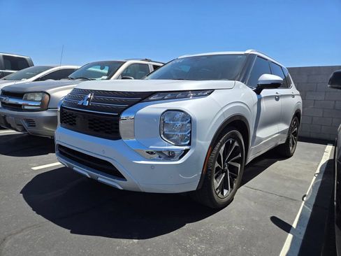 Used 2024 Mitsubishi Outlander SEL FWD image 2