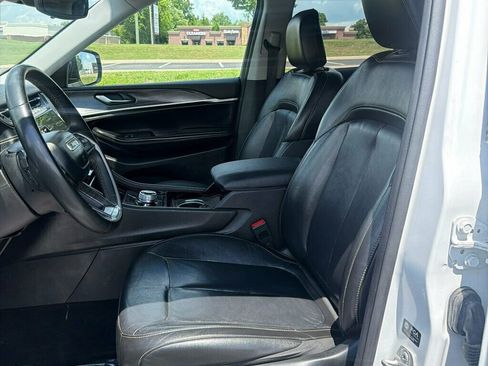 Used 2023 Jeep Grand Cherokee Limited AWD/4WD image 10