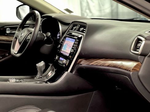 Used 2018 Nissan Maxima Platinum image 21