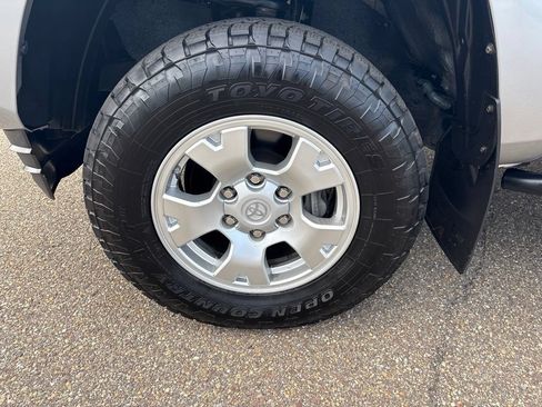 Used 2019 Toyota Tacoma SR w/ SR Convenience Package AWD/4WD image 11