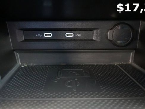 Certified 2021 Volkswagen Tiguan SE image 19