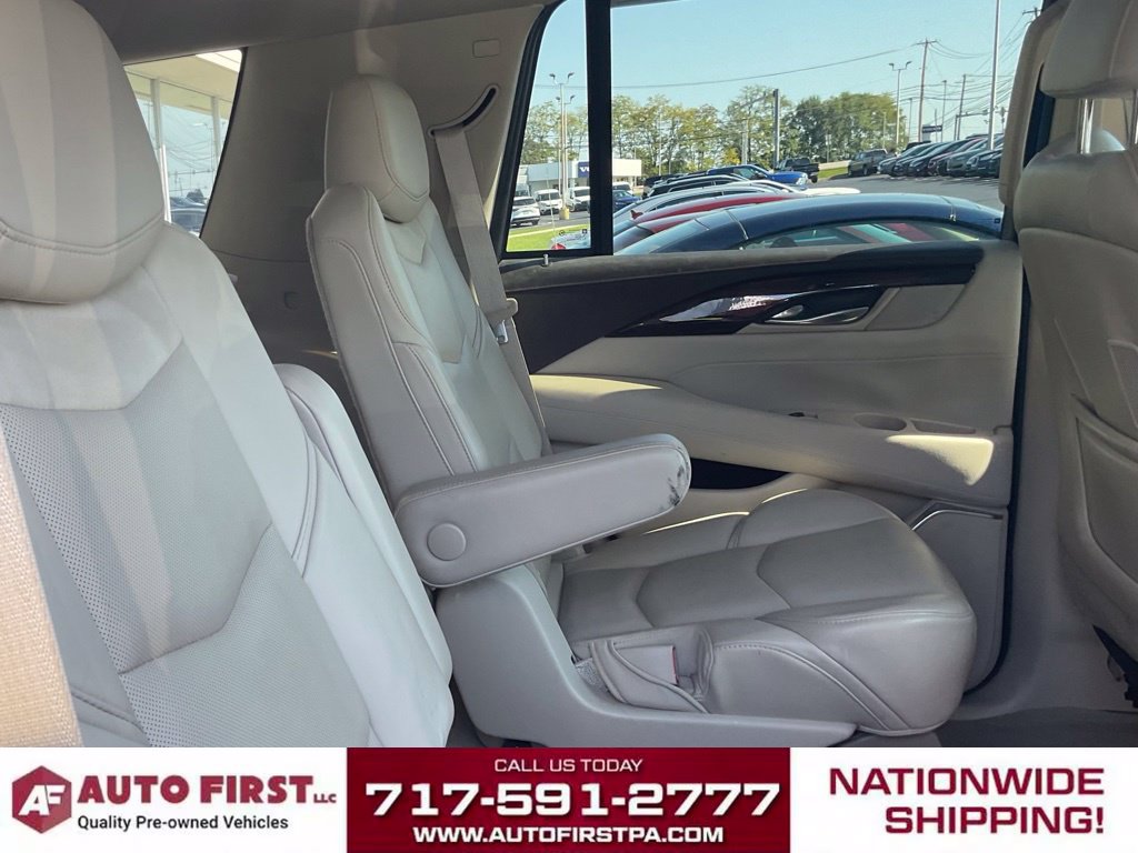 Used 2015 Cadillac Escalade Luxury AWD/4WD image 15