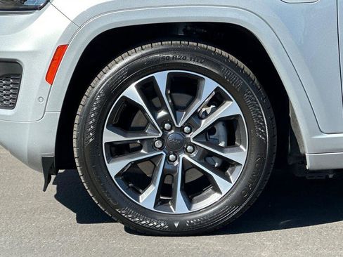 Used 2023 Jeep Grand Cherokee Overland w/ Advanced Protech Group III AWD/4WD image 25