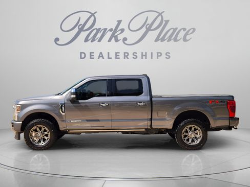 Used 2022 Ford F250 Platinum w/ FX4 Off-Road Package AWD/4WD image 2