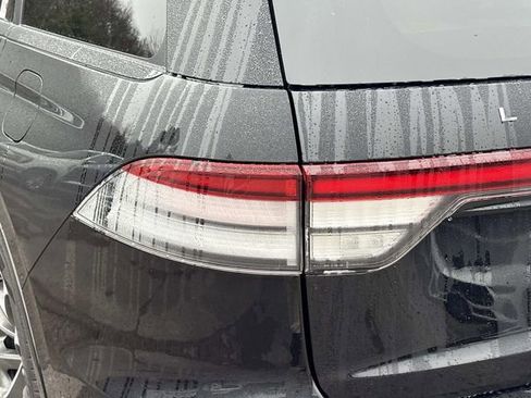 New 2026 Lincoln Aviator AWD w/ Jet Appearance Package image 11