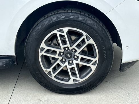 Used 2025 Ford Expedition Active AWD/4WD image 11