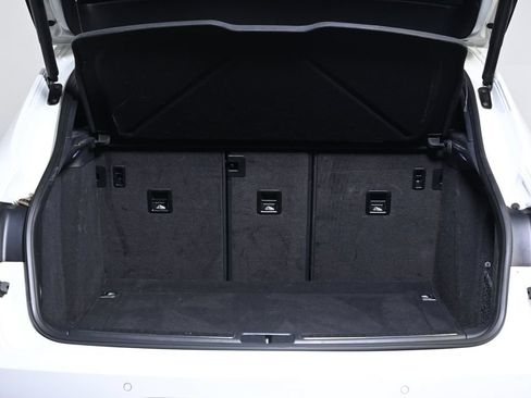 Certified 2021 Porsche Macan AWD/4WD image 24