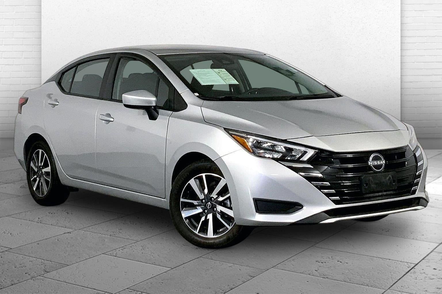 Used 2025 Nissan Versa SV FWD image 1