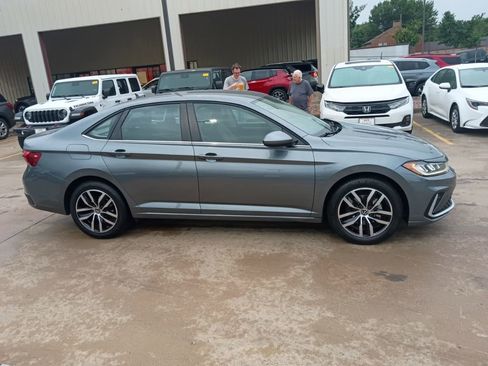 Used 2025 Volkswagen Jetta SE image 7