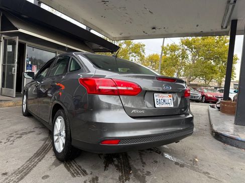 Used 2018 Ford Focus SE image 9