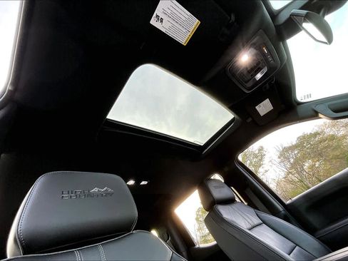 Used 2019 Chevrolet Silverado 1500 High Country w/ High Country Premium Package image 25