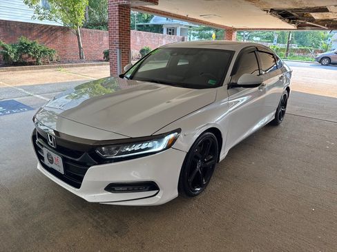 Used 2018 Honda Accord Sport image 3