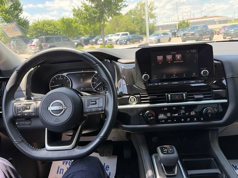 Used 2022 Nissan Pathfinder SV AWD/4WD image 23