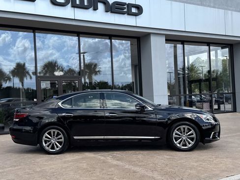 Used 2016 Lexus LS 460 AWD w/ Comfort Package image 2