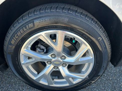 Used 2020 Chevrolet Equinox Premier image 11