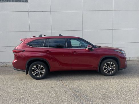 Used 2022 Toyota Highlander XLE image 5