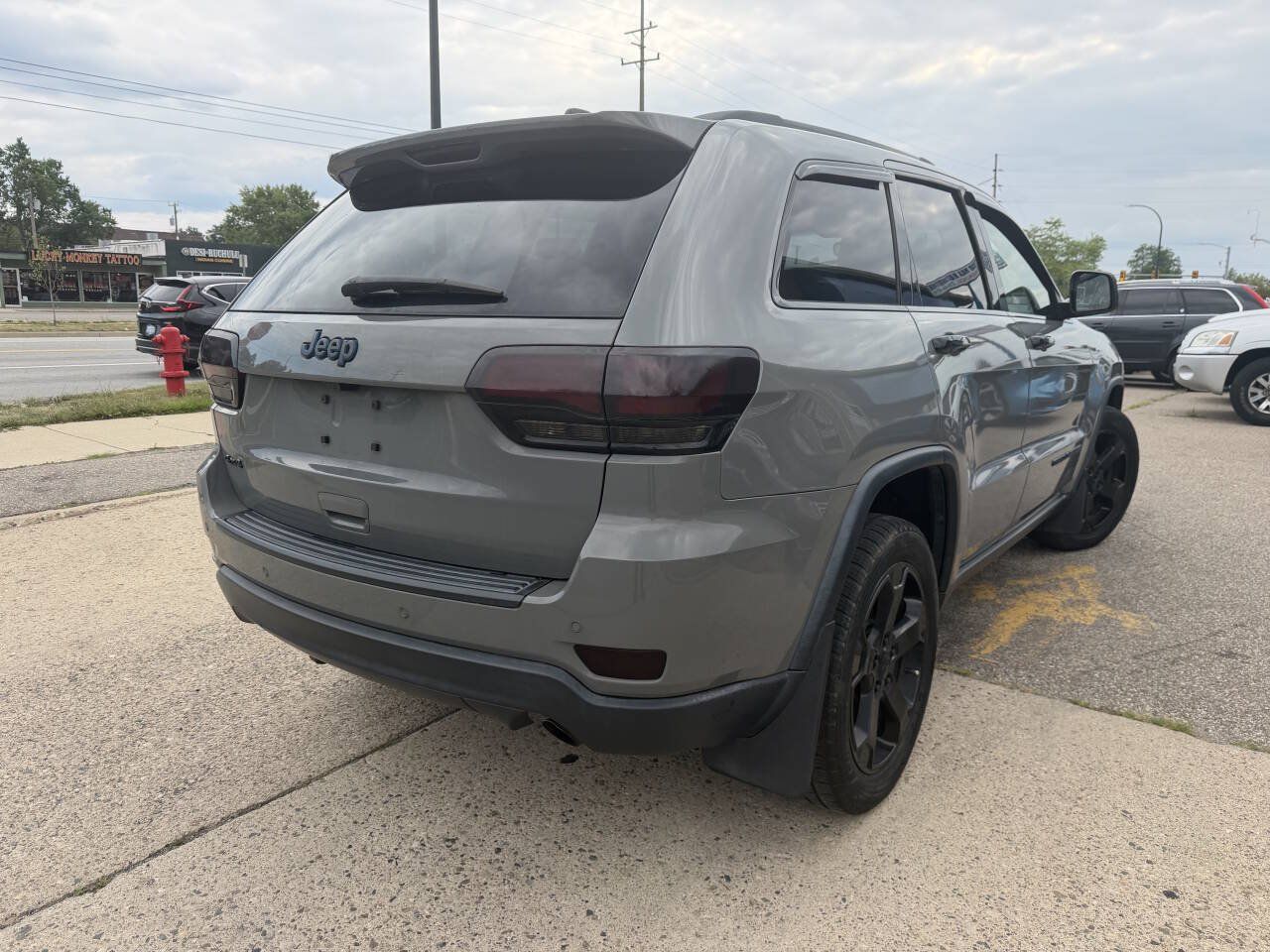 Used 2019 Jeep Grand Cherokee Laredo AWD/4WD image 17