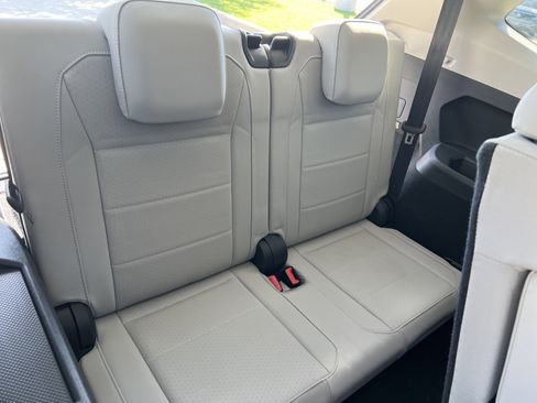 Certified 2020 Volkswagen Tiguan SEL image 32