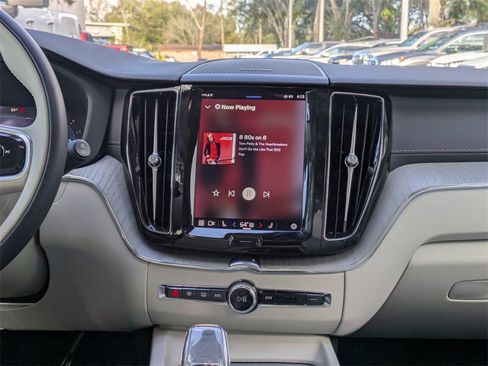 Certified 2023 Volvo XC60 B5 Ultimate w/ Protection Package Premier image 22