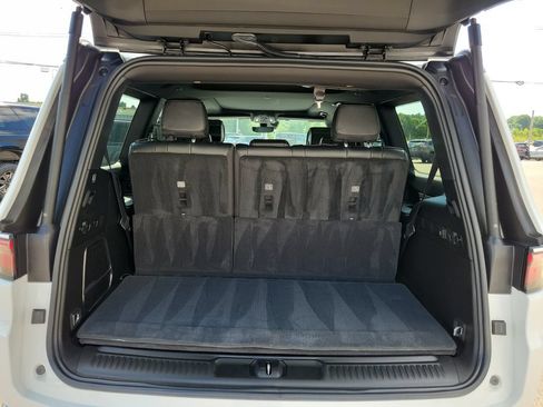 Used 2025 Jeep Wagoneer 2WD w/ Premium Group I image 7