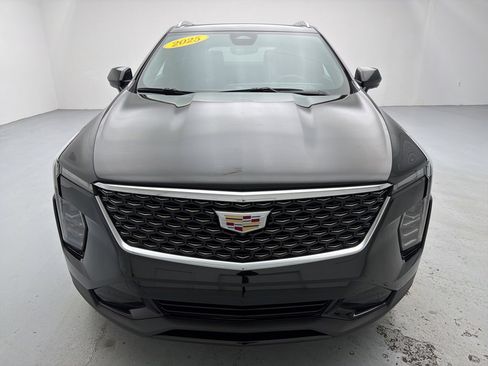 Used 2025 Cadillac XT4 Premium Luxury w/ Technology Package image 4