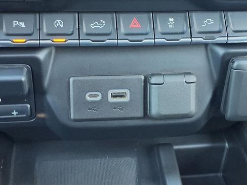 Used 2021 Chevrolet Silverado 1500 High Country w/ Technology Package image 23