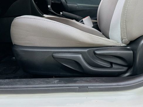 Used 2018 Toyota Corolla LE image 18