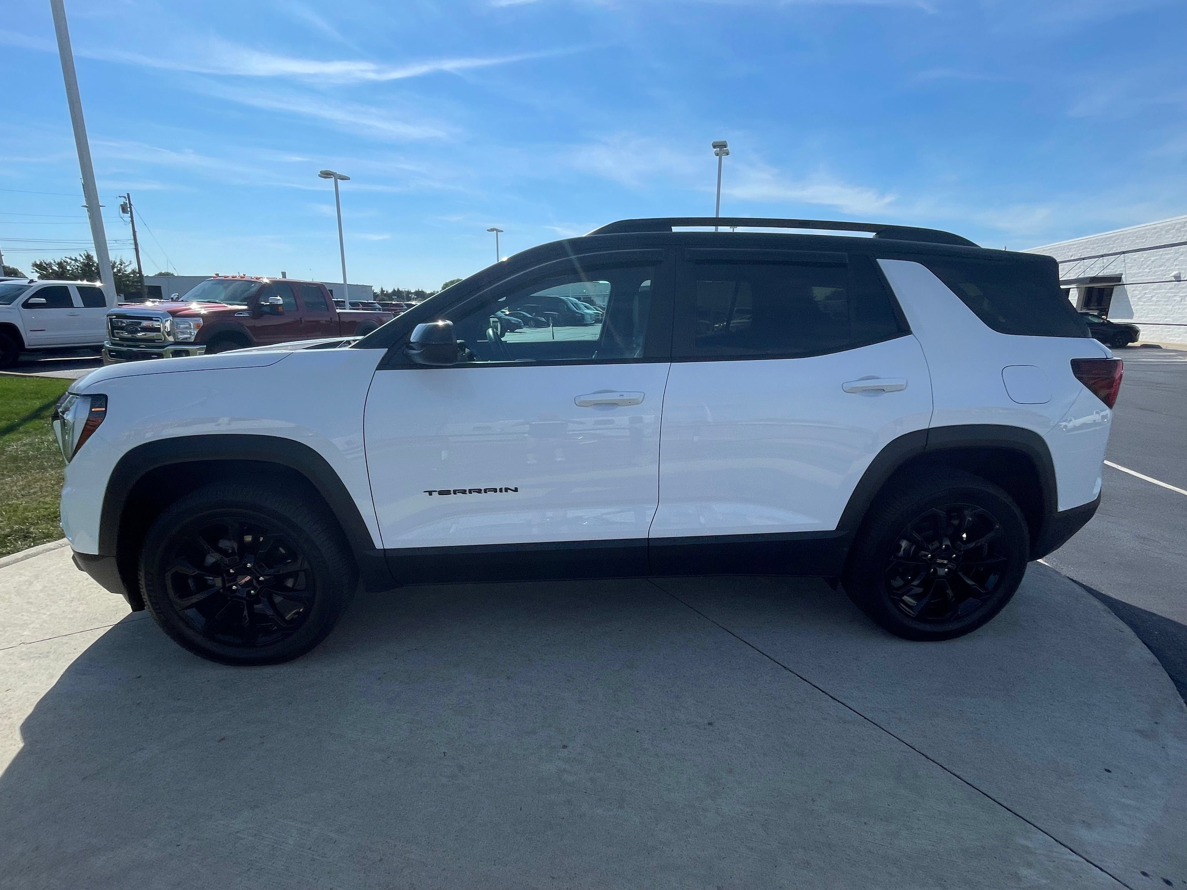 Used 2026 GMC Terrain Elevation w/ Elevation Premium Package AWD/4WD image 4