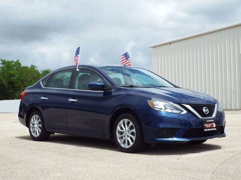 Used 2019 Nissan Sentra SV image 3