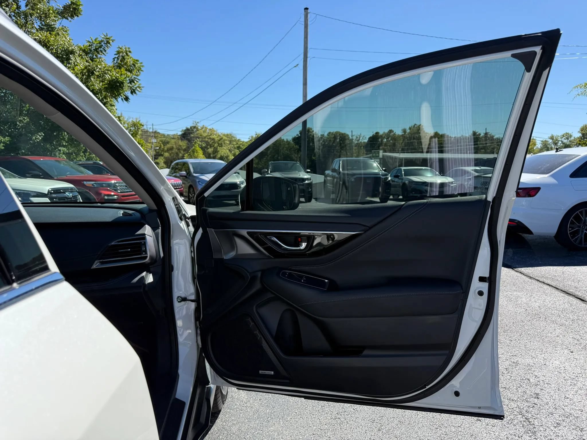 Used 2025 Subaru Outback Touring AWD/4WD image 14
