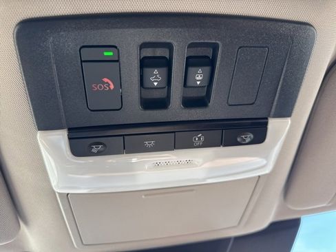 Used 2025 Nissan Pathfinder Platinum w/ Cargo Package image 21