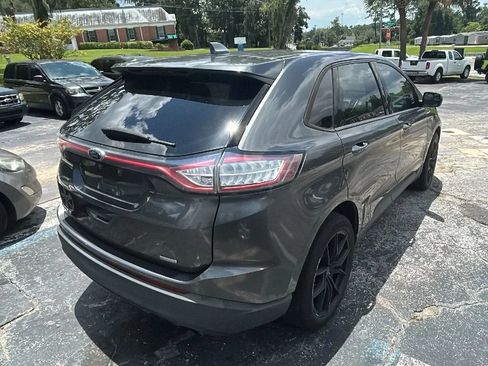 Used 2018 Ford Edge SE FWD image 3