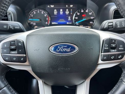 Used 2022 Ford Explorer XLT w/ Equipment Group 202A image 30