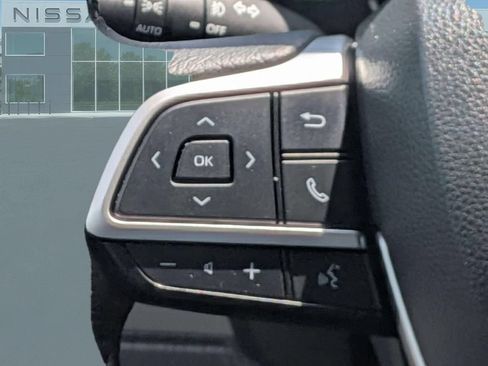 Used 2023 Toyota Sienna XLE FWD image 17