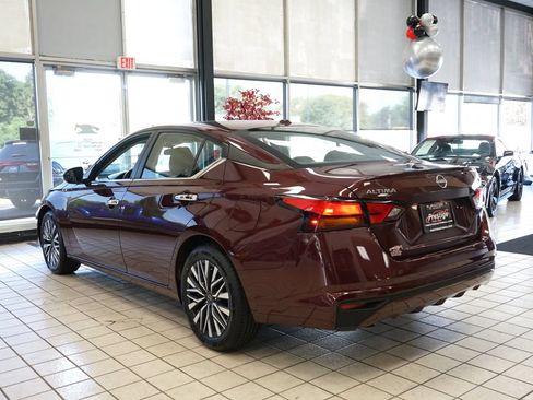 Used 2024 Nissan Altima 2.5 SV FWD image 4