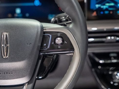 Used 2025 Lincoln Corsair Grand Touring w/ Towing Package image 45